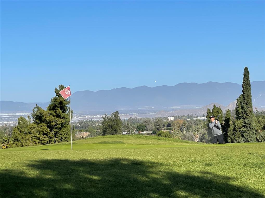 flag on golf course